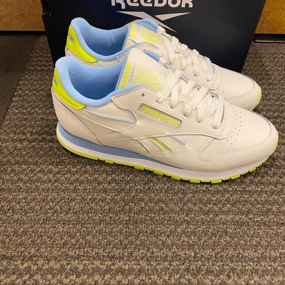 New Reebok - Picture 4 of 5